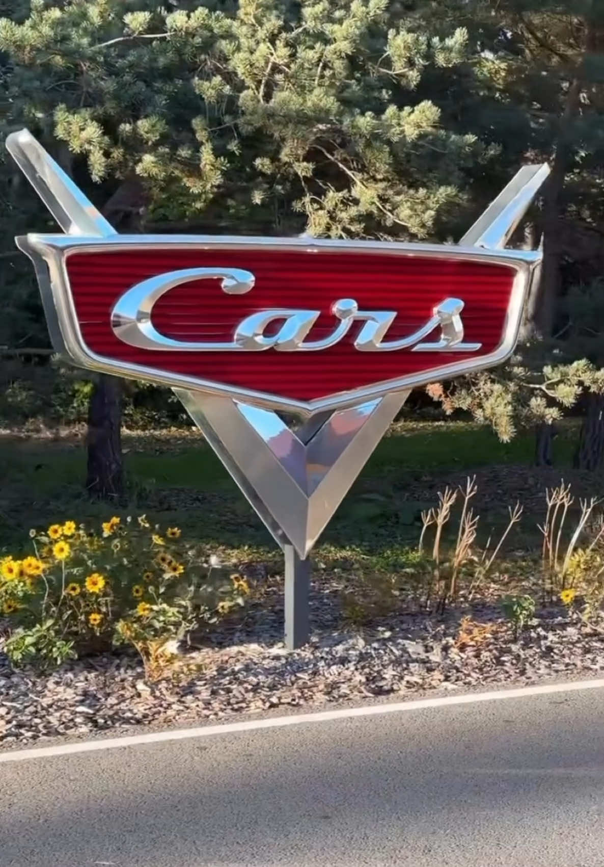 Cars Road Trip at Disneyland Paris 🚗🔧⚡🇫🇷 - @Disneyland Paris ✨  #disneyland #disneylandparis #cars #lightingmcqueen #pixar #fyp #foryoupage #waltdisney #paris