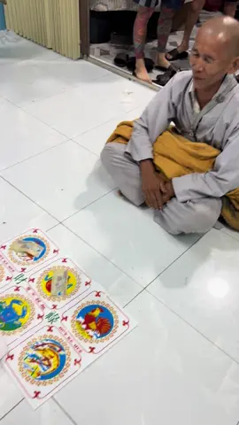 Theo khầy là cơm no áo ấm nha mấy đứa 