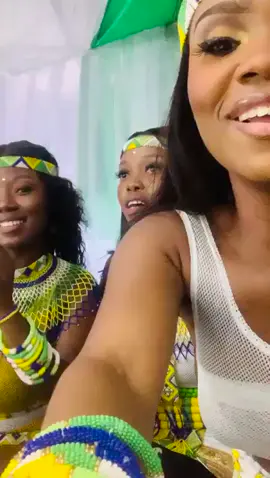 Koda ke @ZWIDE150 wakhipha lana. @MandyPhindy @NkosazaneyamaWosiyane🫧🩷 siyizwa ngaphakathi sidade❤️ #fyyyyyyyyyyyyyyyy #intombizomhlanga #ukuziphathakahle #ubutshitshi 