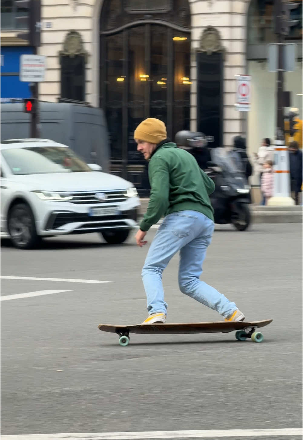 🏄‍♂️ one two…  and let’s get the vibe 🎵@Loaded Boards & Orangatang @Paris Truck Co. @Vans 