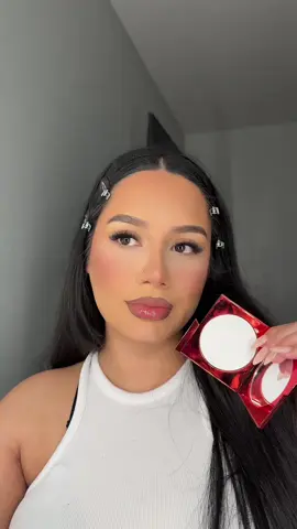 How I achieve a bright under eye using @ONE SIZE BEAUTY Turn up the base powder in STAGE WHITE 🤍 #makeuphacks #onesizebeauty #makeup 