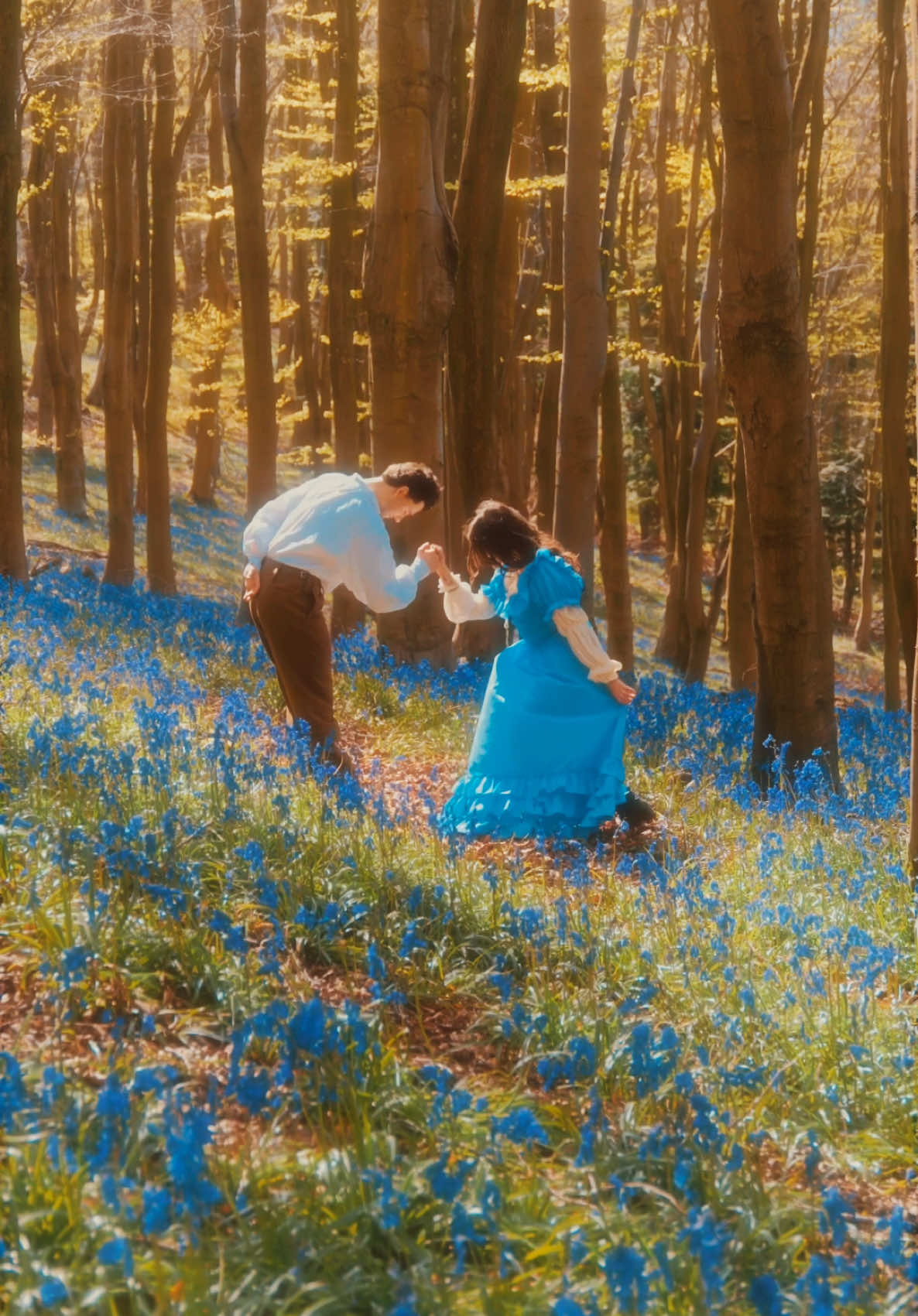 𝒯𝒽𝑒𝓇𝑒 𝒾𝓈 𝒶 𝓈𝒾𝓁𝑒𝓃𝓉 𝑒𝓁𝑜𝓆𝓊𝑒𝓃𝒸𝑒 𝐼𝓃 𝑒𝓋𝑒𝓇𝓎 𝓌𝒾𝓁𝒹 𝒷𝓁𝓊𝑒𝒷𝑒𝓁𝓁 𝒯𝒽𝒶𝓉 𝒻𝒾𝓁𝓁𝓈 𝓂𝓎 𝓈𝑜𝒻𝓉𝑒𝓃𝑒𝒹 𝒽𝑒𝒶𝓇𝓉 𝓌𝒾𝓉𝒽 𝒷𝓁𝒾𝓈𝓈 𝒯𝒽𝒶𝓉 𝓌𝑜𝓇𝒹𝓈 𝒸𝑜𝓊𝓁𝒹 𝓃𝑒𝓋𝑒𝓇 𝓉𝑒𝓁𝓁. ~ 𝒜𝓃𝓃𝑒 𝐵𝓇𝑜𝓃𝓉ë #cottagecore #vintage #dance #summer 
