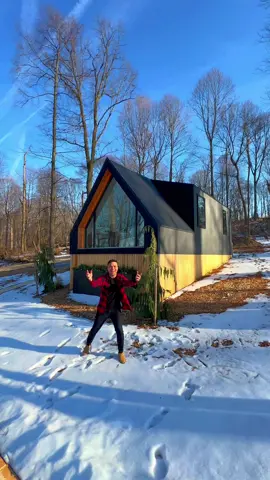 ¡Nos quedamos en este increíble Airbnb y fue una experiencia inolvidable! 🏡🌿 Si buscas un lugar único para desconectarte y disfrutar de la naturaleza, este es el spot perfecto.   Lo mejor de todo: si reservas y mencionas que vienes de mi parte, te darán un trato especial. 🔥✨   📍 Ubicado en un entorno espectacular, con vistas impresionantes y todas las comodidades para una estancia perfecta.   💡 No te quedes sin vivirlo, reserva ahora con @sereneoverlook y cuéntame qué te pareció. ¿Quién se anima? 👇🔥   #AirbnbExperience #TinyHome #AFrameCabin #ArquitecturaMinimalista #NatureRetreat #PequeñasCasas #DiseñoDeInteriores #Minimalismo #CasaPequeña #DiseñoArquitectónico #EscapadaANaturaleza #parejas #aventura #couple 