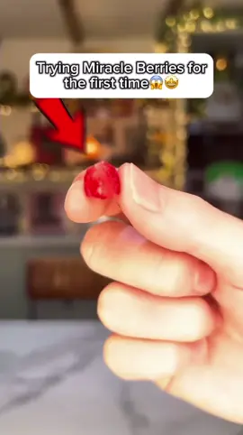 They eat toxic waste with no reaction 😱 #berry #miracle #sour #tiktokshop #fyp 