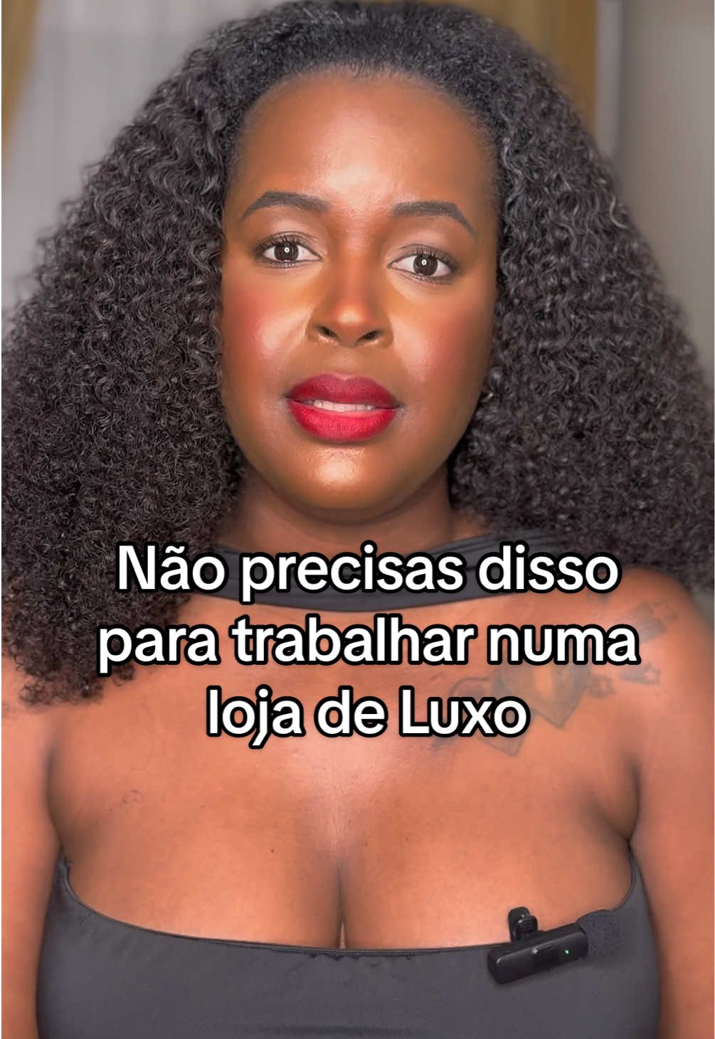 Abordando alguns requisitos para trabalhar em lojas de luxo👀 Se quiseres fazer parte do meu treinamento 100% online e ter uma mentora que te vai ajudar a fazer parte do mercado de luxo, preenche os dados no link que está na bio e eu entrarei em contacto contigo🥰 #trabalharemportugal #lojadeluxo #empregoemportugal #angolanosemportugal 