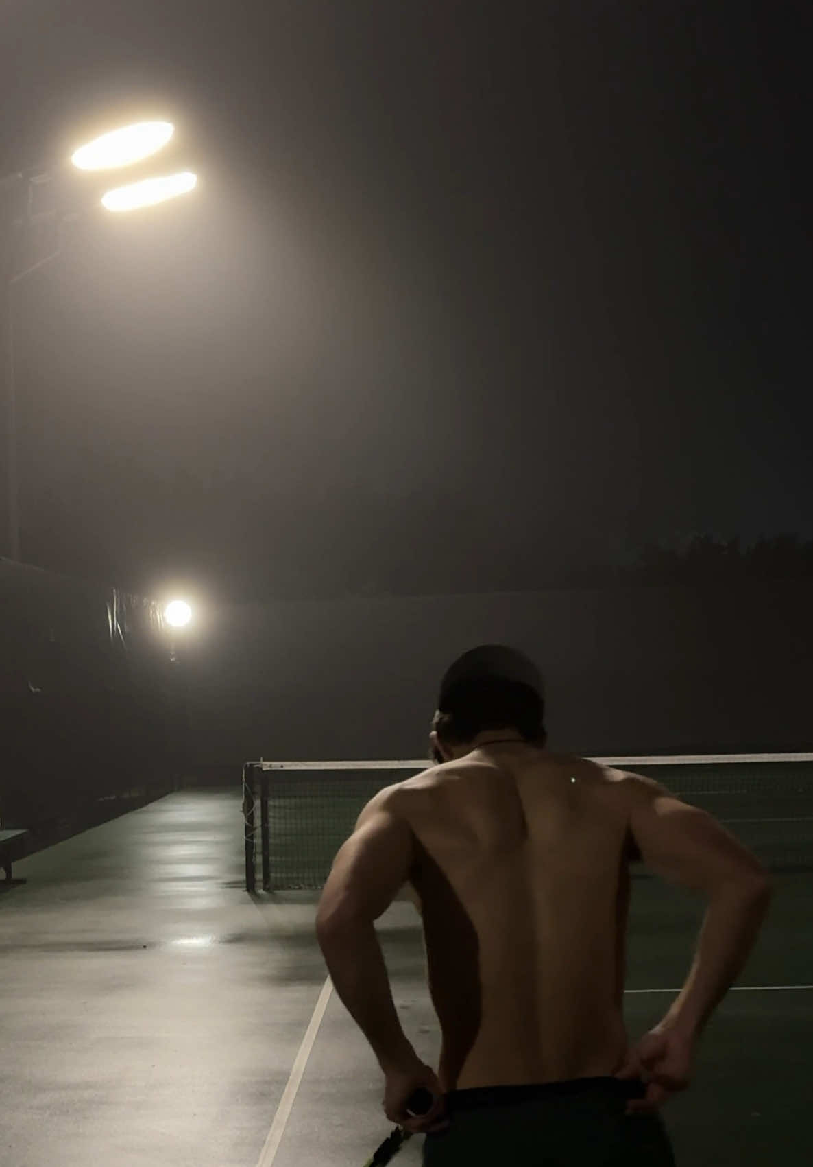 If Batman played tennis, this is how it would look 🦇⚡️🥷🏼 #tennisplayer #tennis #d1athlete #gotham #brucewayne #forehands #dark #aesthetic #gothamcity #training #practice #peaceful #fog #rain #wet #fyp 