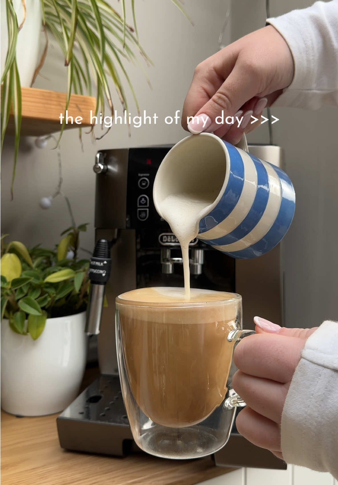you cannot beat that first coffee of the day ☕️ . . . . . #coffeetiktok #asmr #coffeeasmr #fyp #justgirlythings #coffeetime #morningcoffee #homebarista #coffeebar @DelonghiUK 