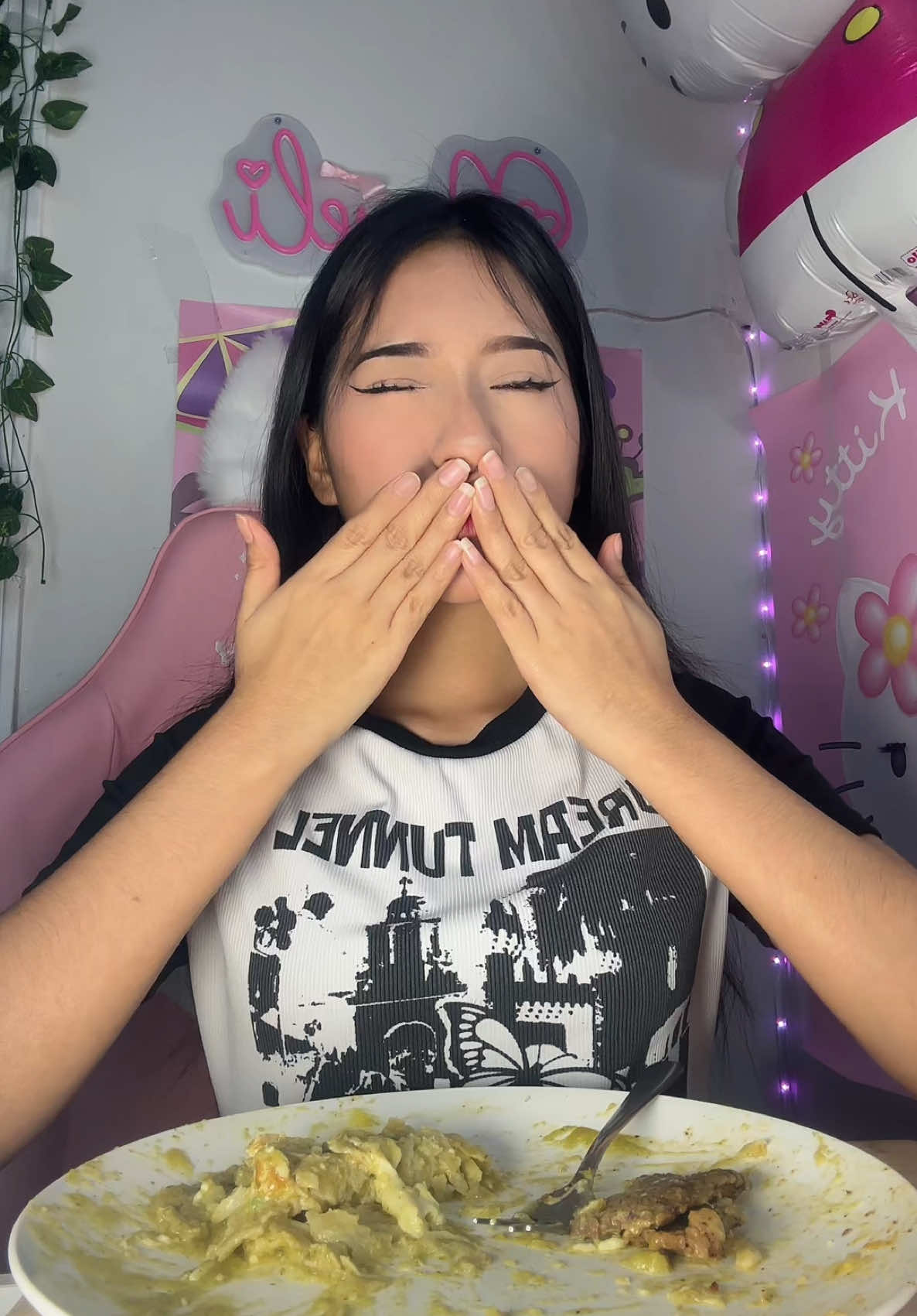 Comiendo unos ricos chilaquiles con ustedes.🤤🤤 #eating #eat #kitchen #chilaquiles #chilaquilesverdes #asmr #mukbangs #comer #comiendo #cleaning #tiktokviral #fyppp #ffyp #fypシ゚viral 