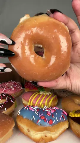Krispy Kreme donuts Valentine’s Day🌹 #krispykreme #donuts #valentines #mukbang #crunchy #mukbangasmr #eating #asmreating #Foodie #foodtiktok   #crunchysounds #asmrfood #eat #asmrsounds #foodtiktok #eatingshow #hungrytiktok #muckbang #fyp #fypシ #foryourpage #viral 