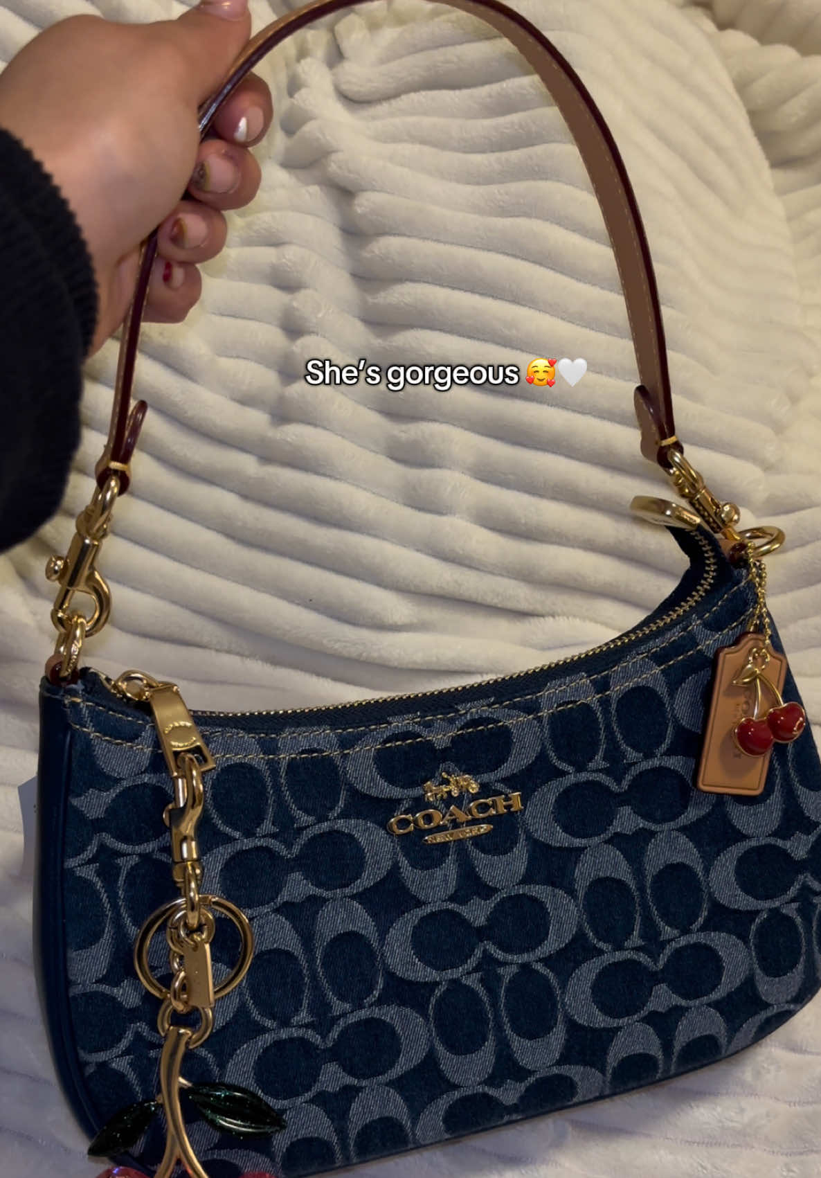 New Teri shoulder bag in denim !!! One more to my collection 💙!!! She’s gorgeous🤭 I love the whole collection tbh! #coach #coachoutlet #terishoulderbag #shoulderbag #fypシ #coachny 