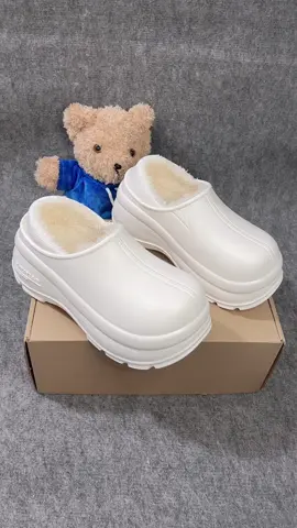Dép sục xixitiao lót lông siu êm 💚 #reviewgiay #reviewgiaydepgiare #giaysneaker #giaythethao #xh #goclamdep #xinhdepmoingay #reviewfashion #fashiontrend #LearnOnTikTok #back2school #giày #reviewlamdep #shoes #reviewthoitrang #style #notafashion #tiktokshoptet #samtetbaovui