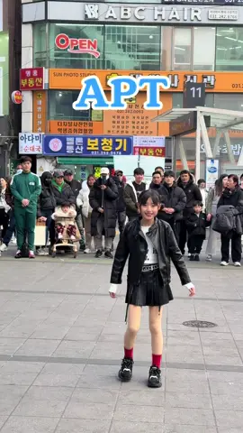 Apt 챌린지 댄스 하율이의 의상 완벽재현 댄스 는과연?  #춤 #춤추는곰돌 #춤추는곰돌의랜덤댄스 #랜덤댄스 #랜덤플레이댄스 #randomdance #kpop #afstarz #afstarz댄스학원 #afstarz엔터테이먼트 #apt #aptchallenge #bp #blackpink #rose #아파트 #윤수일 #brunomars #로제 #블랙핑크 