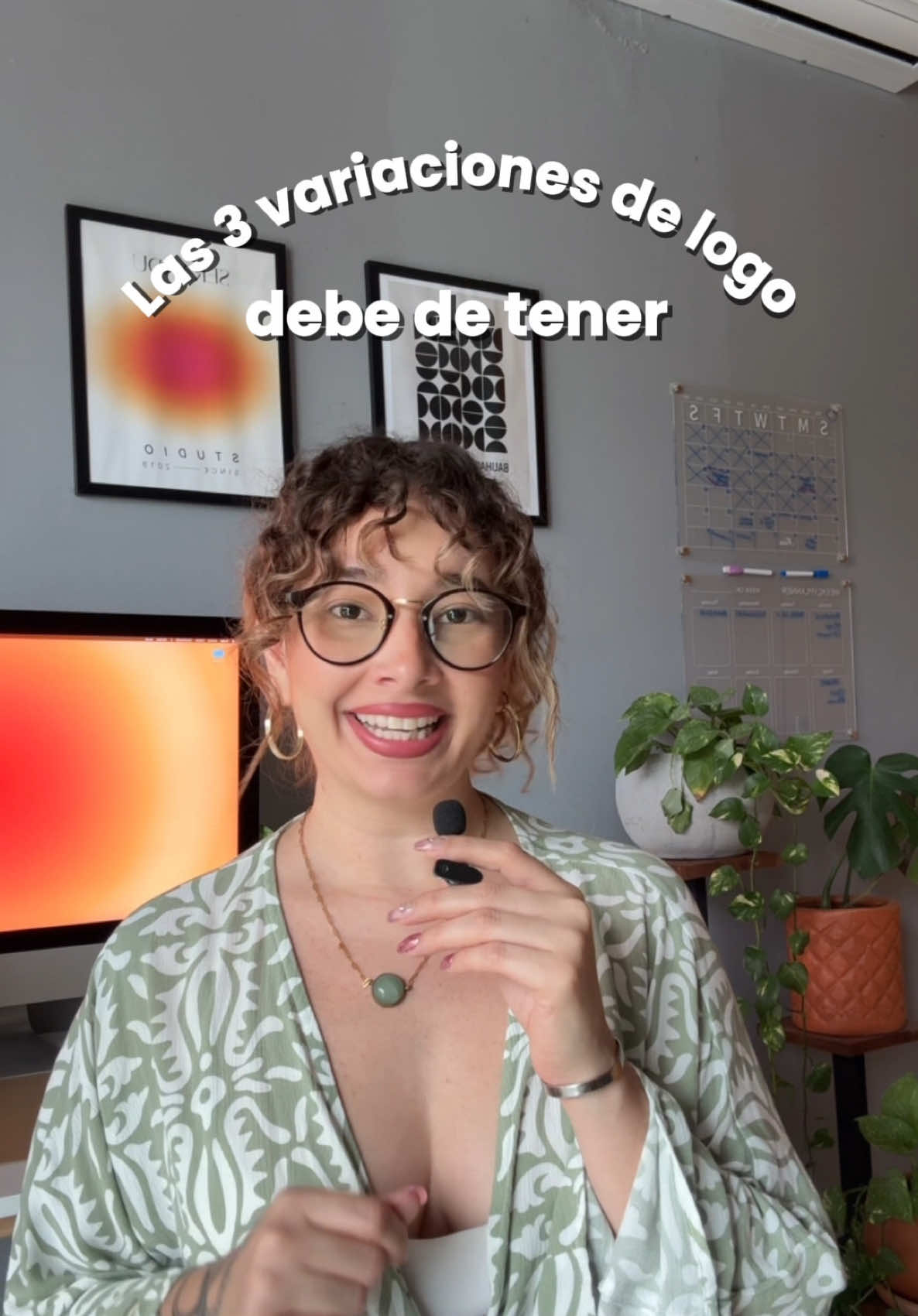 Un logotipo es un símbolo compuesto por elementos gráficos, texto e imagen, que sirve para identificar visualmente a una marca.  Hoy en día ya no es suficiente solo un logo, necesitamos distintas variables para que puedan adaptarse según lo que necesites.  Las 3 variables principales son: 1. Logo principal. Es el que tiene mayor información, generalmente está compuesto por un símbolo y tipografía de la marca, a veces tiene elementos adicionales como la fecha de establecimiento, nombre del fundador, etc. Y normalmente está diseñado de forma horizontal. 2. Logo secundario. Es una versión más compacta del logo, normalmente está diseñado de forma circular, ovalo, media luna, etc. Pero siempre respetando una cohesión con el logo principal encajando con el resto de la idea visual. 3. Sello o timbre. Esta variante es una extracción del logo, una versión simplificada, se utiliza para sellos en relieve, stikers, patrones, papelería, etc.  . . . . . . #identidadvisual #brandingkit #diseño #logos #diseñodemarcas #emprender #brandinginspo #marcapersonal 