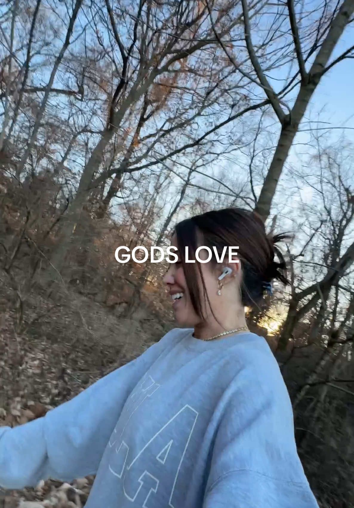 Growing closer to God is understanding first how MUCH he loves YOU💕🫶🏼✨#momoffour #biblestudy #bible #christiantiktok 