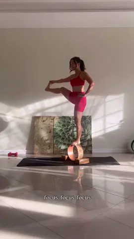 Sthira Sukham Asanam, an often quoted line from Patanjali’s yoga sutras and one of my favorite reminders in balancing. A steady breath comes with a steady pose. #yogateacher #yogawheel #balancechallenge #focus #fyp