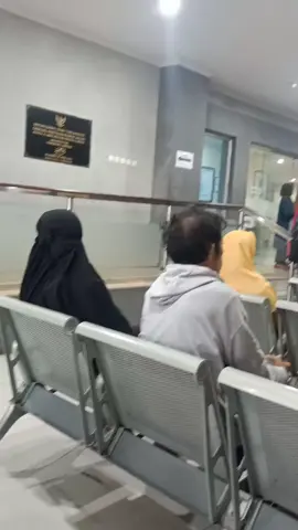 rumah sakit Abdul muluk bandar Lampung.. ngantri untuk ambil nomor antrian... ikan lele ditambah ubur ubur...tetap semangat leeee