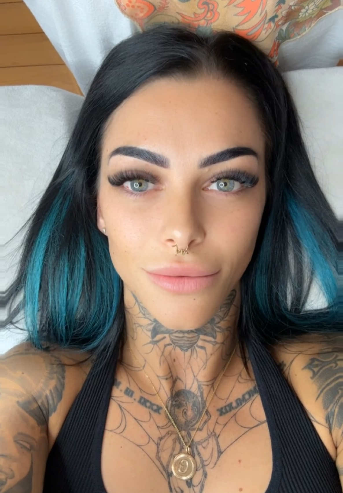 She looks after me 🫶🏻 . @Stell L  . . . #lashes #beauty #omorphiabeauty #fyp #trending #girlssupportgirls 