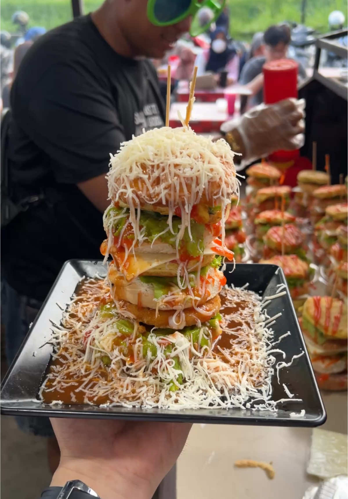 Burger 3 Lapis !! Di Siram Cabe, di Tabur Keju lagi… Murah kali…