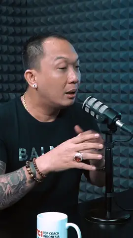 Untuk Para Suami ... Jika Kamu Mencapai Titik Suksesmu hari ini Percayalah Itu Ada Hak Rejeki Anak dan Istrimu Jangan Pernah Menyampaikan  Bahwa Kamu Hebat Makanya Kamu Sukses Kamu Bisa Sukses Karena  Ada Hak Rejeki Anak dan Istrimu  Yang Di salurkan Melalui Kamu yg Bekerja Kesuksesan yang Kamu Raih  Di Wujudkan oleh Allah SWT Melalui Doa Yang dipanjatkan  Oleh Anak dan Istrimu  Hargai Istri dan Anakmu Supaya Lancar Rejekimu Full Video Tayang di YouTube : @tommcifle • Man Jadda Wa Jadda  • Kun Fayakun  • Jangan Ngatur Tuhan  • Jadi Orang Baik Lebih Asik  #jhonlbf 