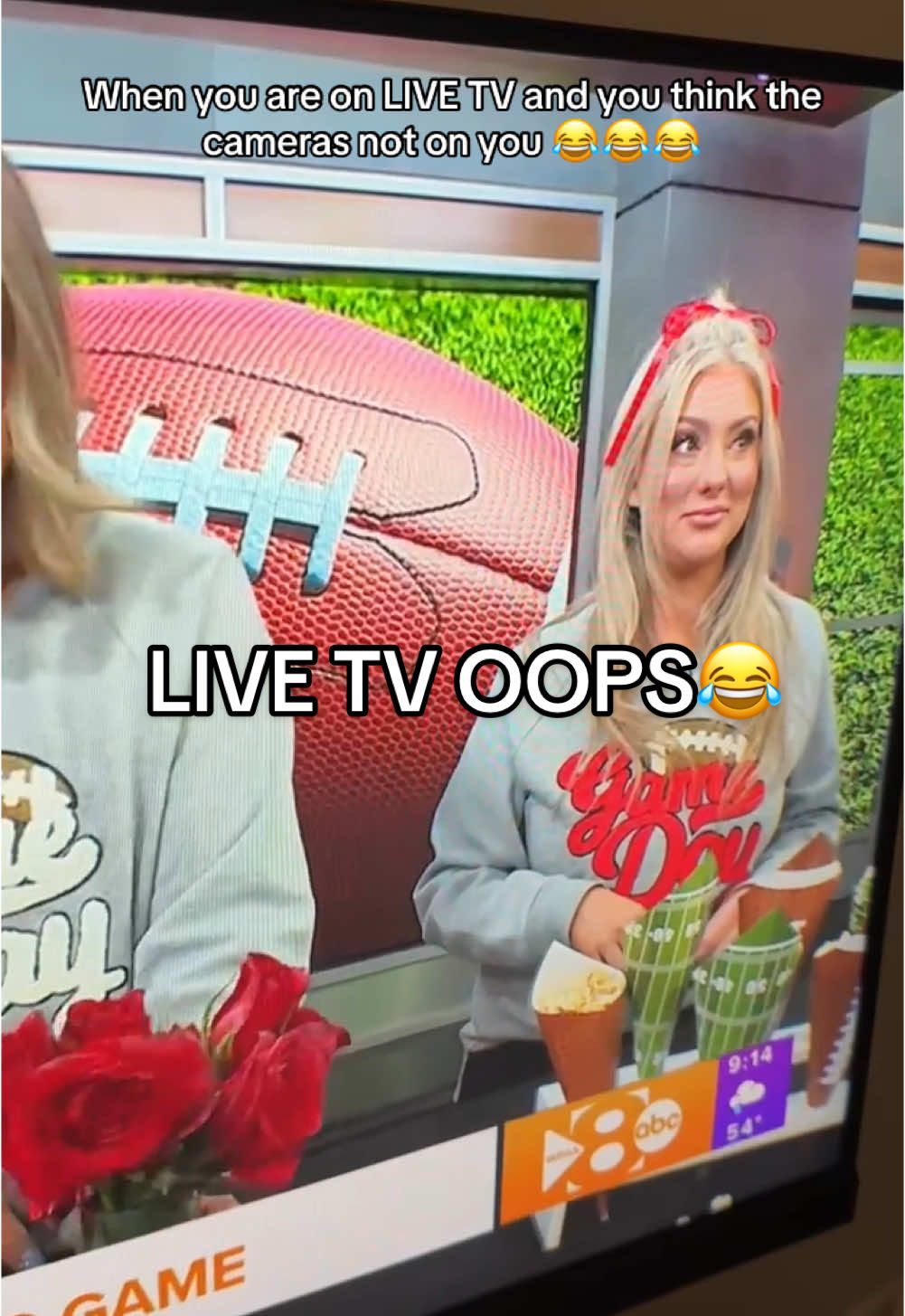 Why can’t I just be normal hahaha the cups were backwards 😂😂😂 #goodmorningtexas #oops #bloopers #livetv #livetvfails #goodmorningamerica 