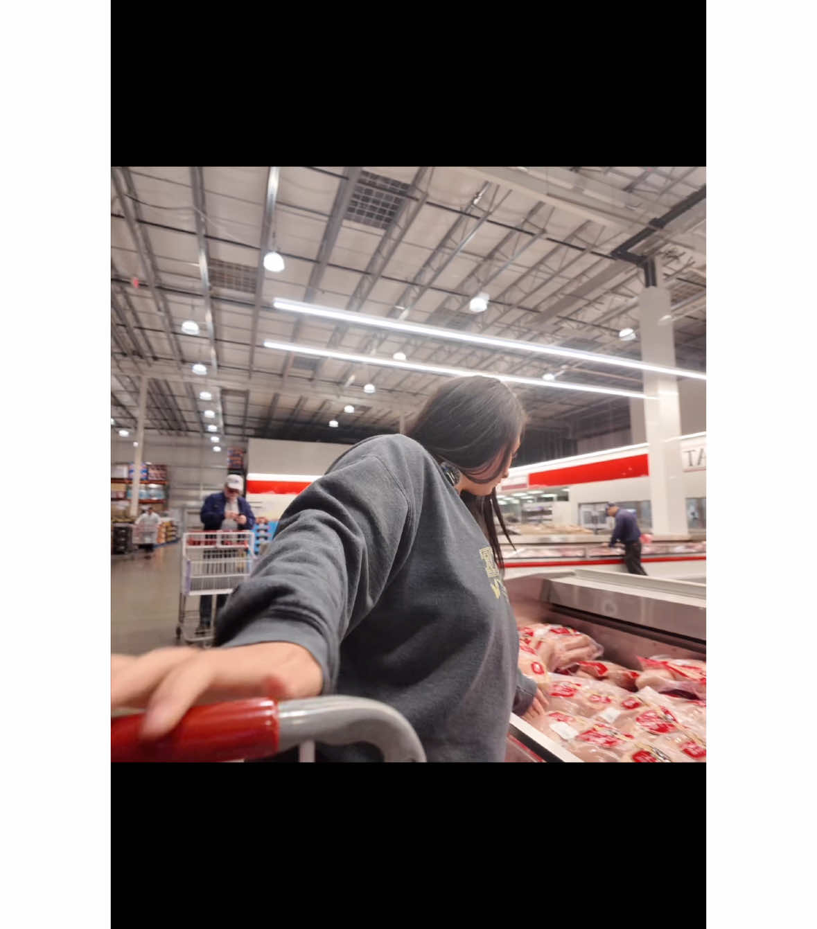 It’s a love hate relationship here 😩 eating healthy is expensive asf! If you watched the whole video, thank you 😊 #food #haultok #healthy #alaninu #chomps #grassfed #eggsandwich #probiotics #prebiotics #protein #shakes #latinosunidos #mexicanamerican #groceryhaul #fyp @Costco Wholesale @Chomps @Alani Nutrition #djiosmopocket3 #Vlog 