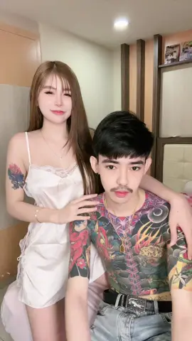 จะเก๊กทำไม 😅 #อวดแฟน #แฟน  @ไมค์ ชินณพัฒน์ (ช่องจริง) @คุณ วริส (น้องหนุบหนับ) 