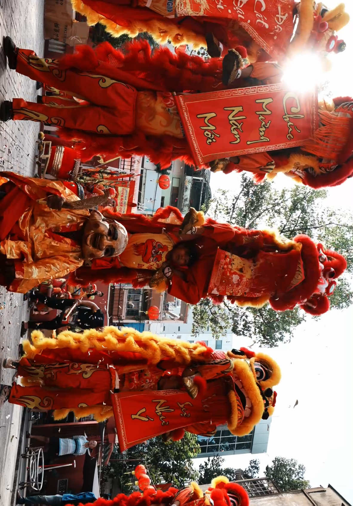 Múa lân ngày Tết tại chùa Phụng Sơn, TPHCM 