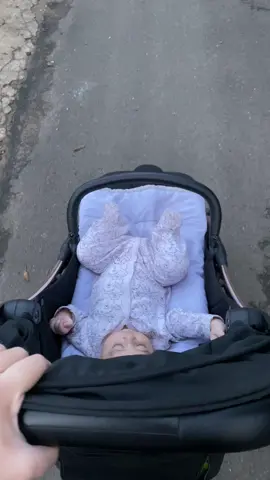 Jalan pagi with bundaa #masyaallahtabarakkallah #allahummabaarik #babyboy #bayi4bulan #bayilucu #bayiganteng #bayigemes 