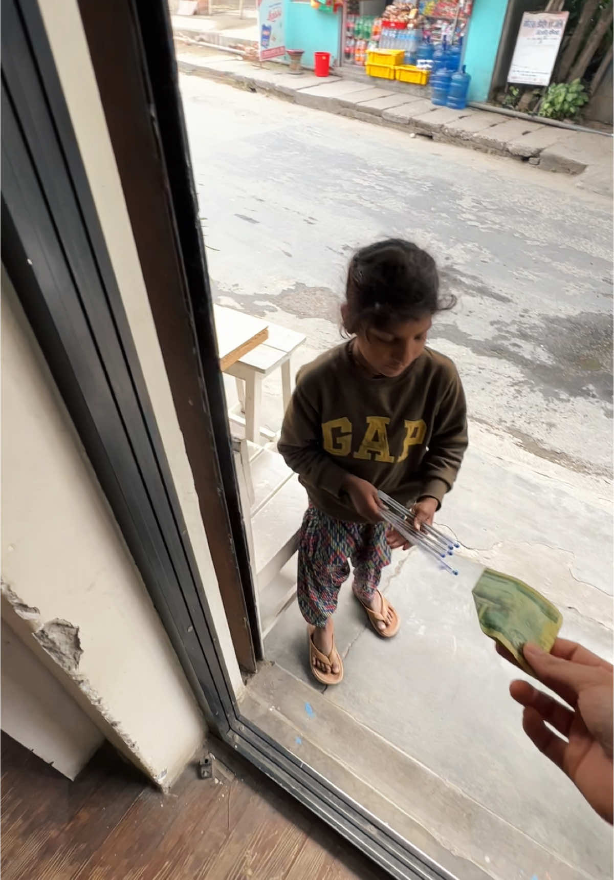 Maile ta pheriii kine ko Rs 100 ko 4 ota pen ... hajur haru le ni kindinu haii .....Dhanyabad 🙏#dharanmuser #dharan #dharane #dharanmuser🇳🇵 #nepal #kathmandu #biratnagar #ithahari #nepalitiktok #nepalimuser #nepali #biratnagar #ithahari #child #support #dharannepal♥️ #nepal #viral  #tiktok #tiktokviral 