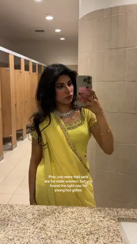 it’s all about how you style it 💅🏼 #teamwork #trending #fyp #girlssupportgirls #creatorsearchinsights #desi #pakistani #pakistaniweddding #ahistaahista #sari #desioutfit #OOTD #fitcheck 