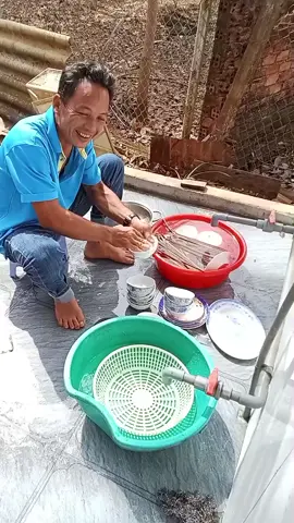 biết ăn nhậu là phải biết vào bếp và rửa chén, đừng bao giờ để mình ăn nhậu mà người khác phải làm cho, đó mới là đàn ông đích thực kkk