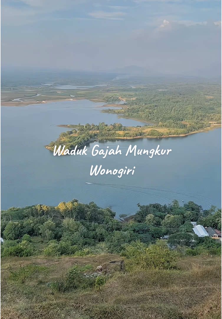 Keindahan waduk wonogiri🍃#view #wadukgajahmungkur #watucenik #keliling #wonogiri24jam #keliling_wonogiri #fyp 