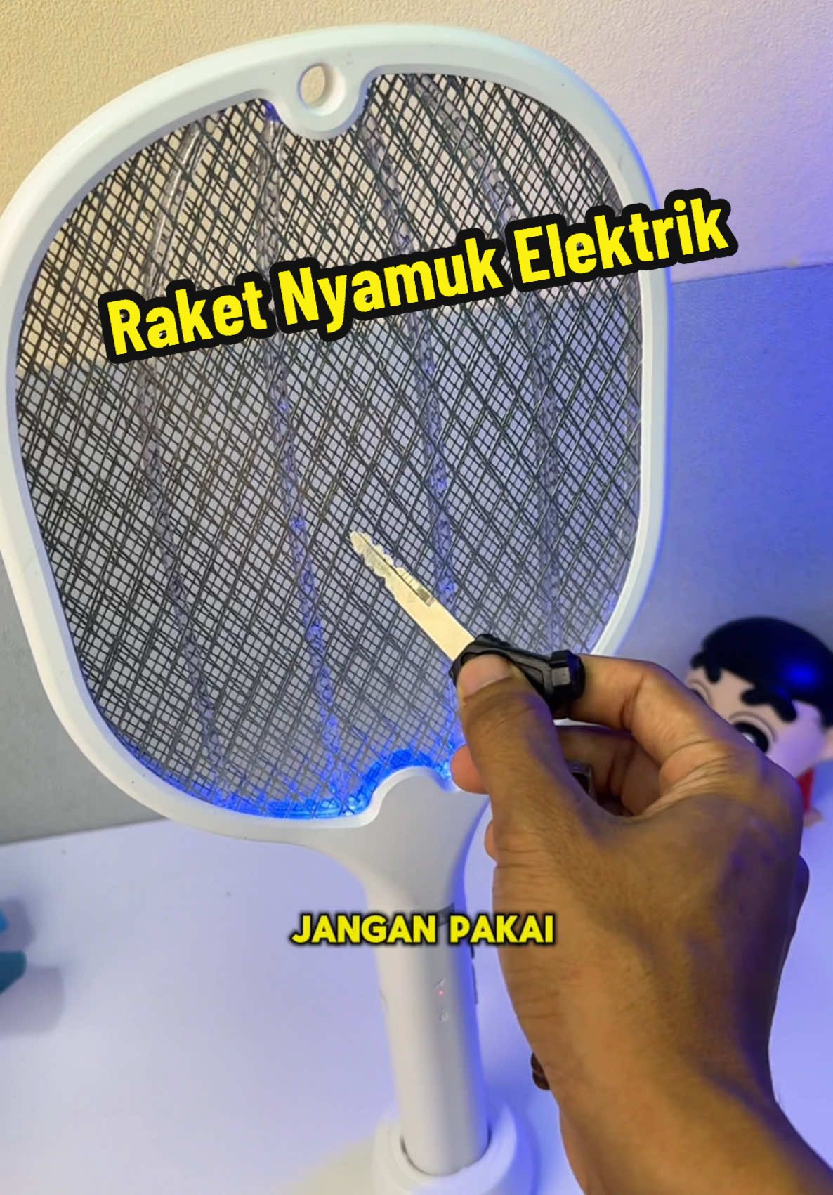Raket nyamuk berdiri dari Aoki, baterai di cas pakai USB. #raketnyamuk #raketnyamukelektrik #raketnyamukcharge #raketnyamukaoki 