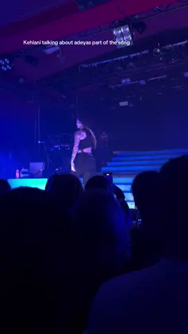 Adeya is hitten those vocal notes too🤩 She got it form her momma @Kehlani #wlw #lgbtq #kehlani #kehlaniconcert #kehlanitour #crashtourberlin 