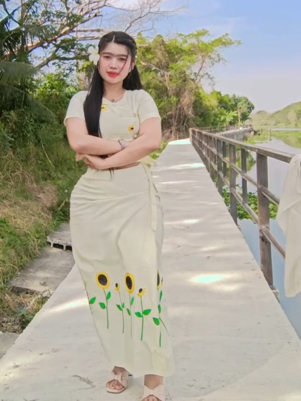 တစ်ကိုယ်လုံးပေါ်အောင်ရိုက်ပြပါဆိုလို့😍😋#foryou #100kviews #tiktokindia #foryoupage #fy #ပြည်တွင်းဖြစ်ကိုအားပေးပါ🇲🇲🇲🇲 