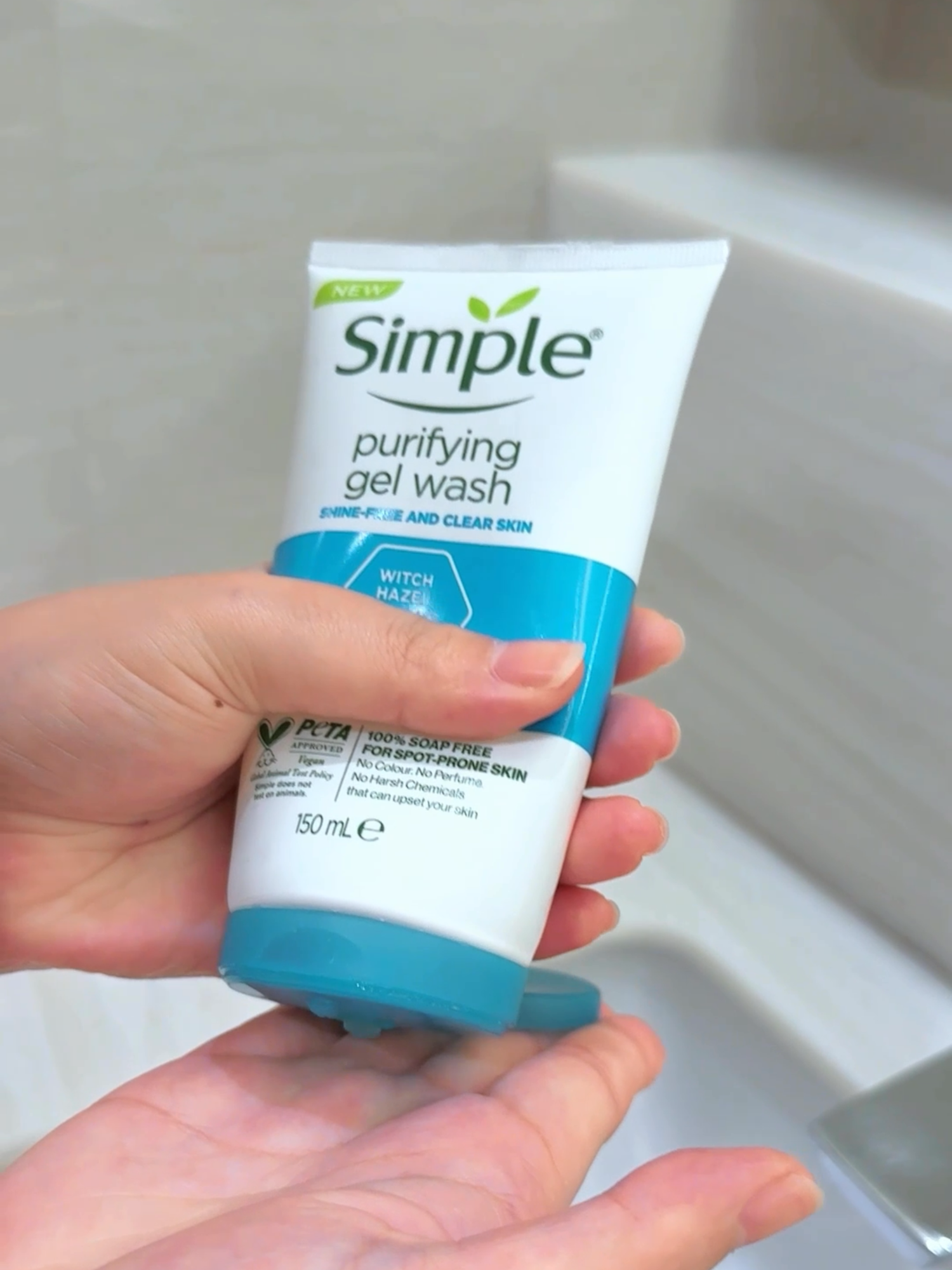 อยากผิวใส ไร้สิว พร้อมใช้ชีวิตได้อย่างมั่นใจ ลองใช้ Simple Purifying Gel Wash เจลล้างหน้าลดสิว สูตรอ่อนโยน ปราศจากสารเคมีอันตรายกว่า 2,000 ชนิด ให้คุณเผยผลลัพธ์ผิวโดนใจได้ทุกวัน 🛒 หาซื้อได้ที่ร้านค้าชั้นนำทั่วประเทศ  #KeepItSimple #SimpleTH #SimpleSkincareThailand