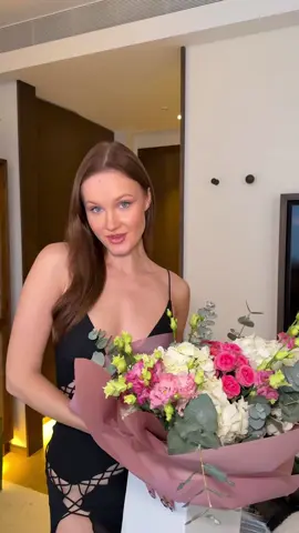 Мне тяжело эмоционально поддерживать своих друзей, но я выражаю свою любовь через небольшие поступки🥹 #отношениясдрузьями #подаркидрузьям  #женщинамиллионер #подарки 