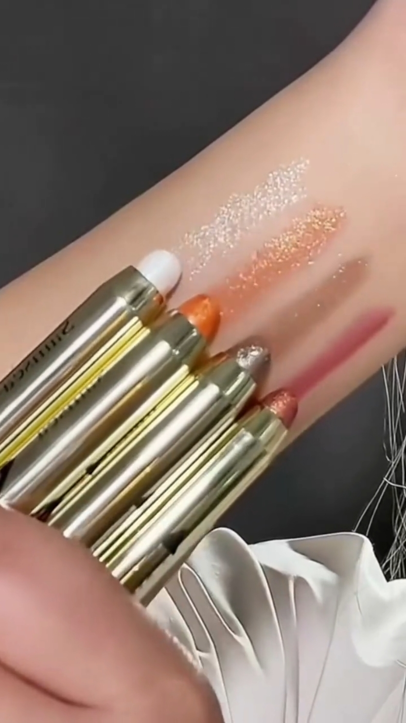 Lazy eye makeup highlight eye shadow pen lying down to double-headed eye shadow stick #eyeshadow stick #lazyperson eye shadow #eyemakeup #goodstuff recommended