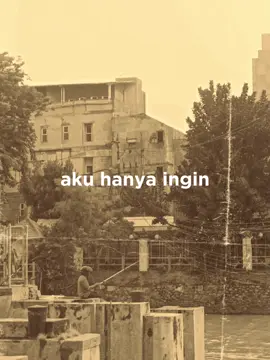 1. Kelelahan Mental & Emosional, lirik-lirik dalam lagu ini mencerminkan perasaan seseorang yang sudah lelah dengan berbagai tuntutan hidup, baik dari lingkungan sekitar maupun dari dalam diri sendiri. 2. Pencarian Ruang untuk Beristirahat judulnya sendiri menunjukkan bahwa inti dari lagu ini adalah keinginan sederhana: mendapatkan ketenangan. Dalam dunia yang penuh distraksi dan tekanan, seseorang hanya ingin sedikit ruang untuk bernapas dan menjauh dari hal-hal yang membuatnya lelah. 3. Kritik terhadap Tekanan Sosial, lagu ini juga bisa ditafsirkan sebagai refleksi atas ekspektasi sosial yang sering kali memaksa seseorang untuk terus produktif, meskipun kondisi mentalnya tidak baik. 4. Permohonan untuk Dimengerti dalam liriknya, tersirat bahwa si penyanyi ingin orang lain memahami bahwa dia tidak ingin berdebat atau menghadapi tekanan lebih lanjut. Ia hanya ingin sejenak beristirahat tanpa dihakimi atau dipaksa melakukan sesuatu. #hindiabaskara #hindia #akuhanyainginketenangan #sadvibes #ruangwaktu 