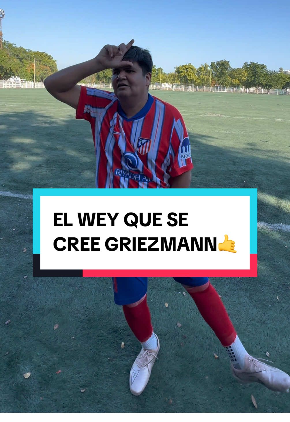 El wey que se cree @Antoine Griezmann 🤙 🎥: @gambetiti  #griezmann #antoinegriezmann #gambetiti #humor #grizi #championsleague 