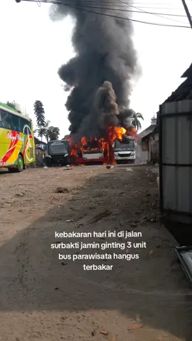 barusan di jalan jamin Ginting Surbakti  @Ginting_petor🔰🔰 @CCTV LINTAS_TANJUNG_MORAWA @cctv sekitar medan @Driver_Papan_bunga_medan @SODREKERS_BATANGKUIS🔰 @#MR``CLASSS🔰 @Bang Bowo25 @CCTV BERASTAGI OYI @cctv_kuala_tanjung @CCTV MAMAITING21 MURNI 226,236 @cctv Parapat official @cctv_pinggir_jalan @CCTV TANJUNG MULIA OYI @Cctv📷 BECAK BALAP- Sipemantau #fypviralシ #fyppppppppppppppppppppppp #kebakaranbuspariwisata 