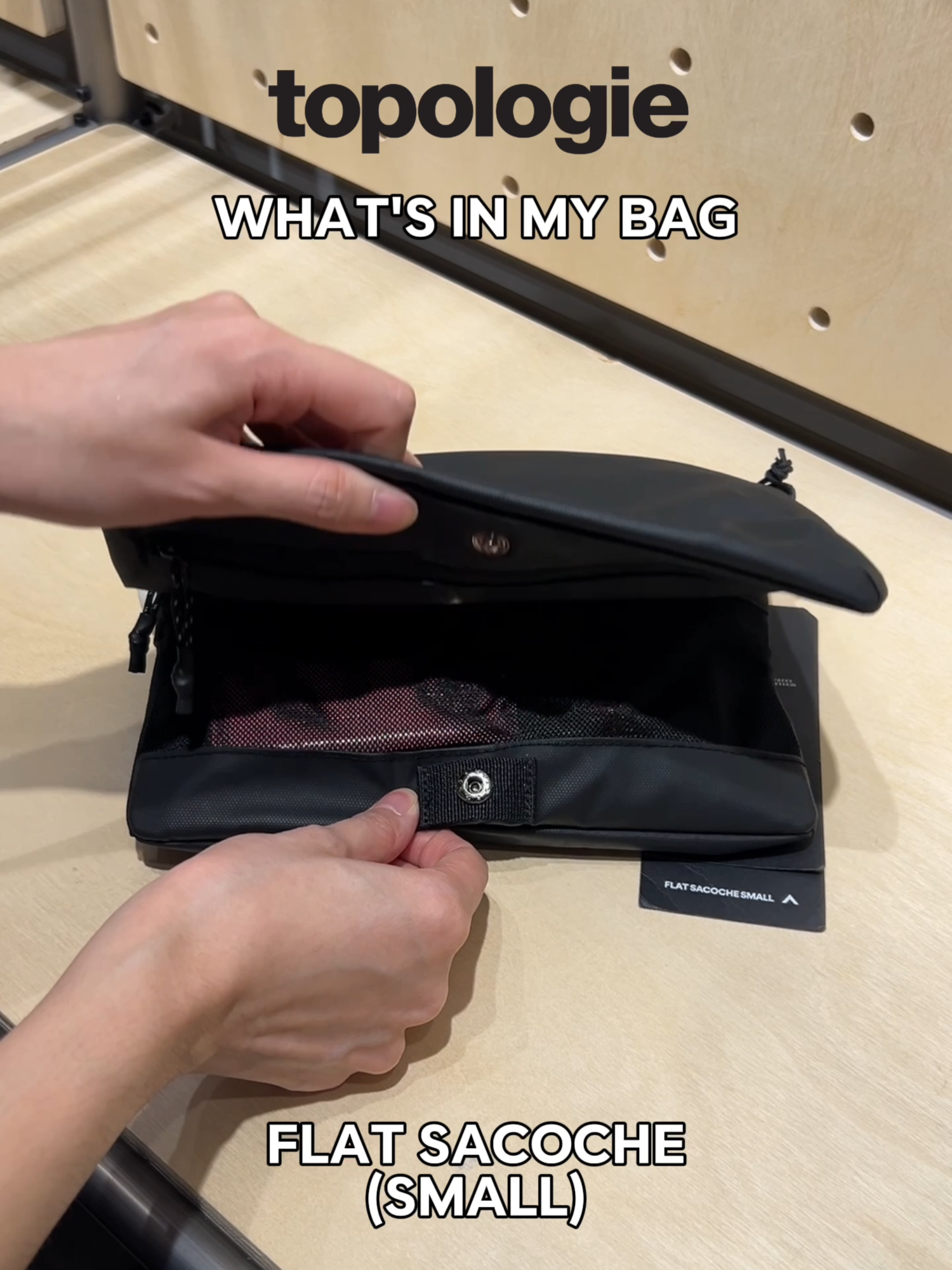 what's in my topologie flat sacoche bag (small dry black) Now available at 📍Topologie store at centralwOrld, Central Ladprao, Siam Paragom, Megabangna, SOUP Emsphere 📌LINE: @topologie.th #topologie #topologiethailand #bag #กระเป๋า