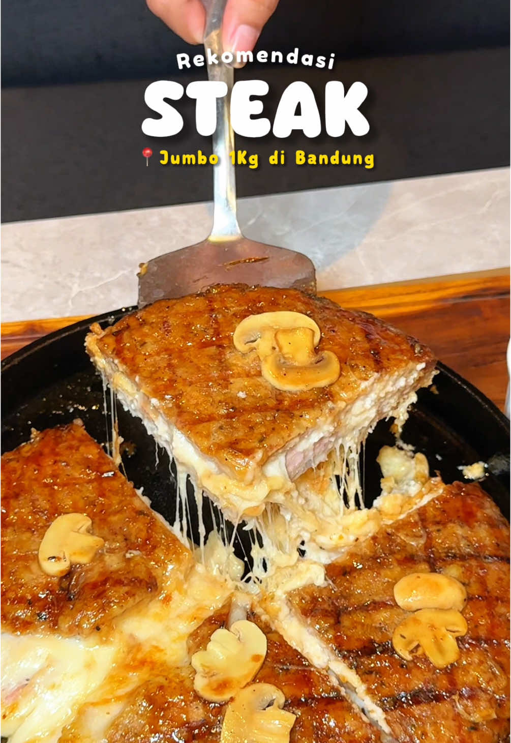 Nemuin Steak jumbo 1kg! Bener bener worth it banget harganya masih terjangkau🥹👏🏻💯 #creatorsearchinsights #steakjumbo #kulinertiktok #kulinerindonesia #kulinerbandung #kulinerviral #bandungkuliner #bandungkulinermurah #placetogobandung #bandungplacetovisit 