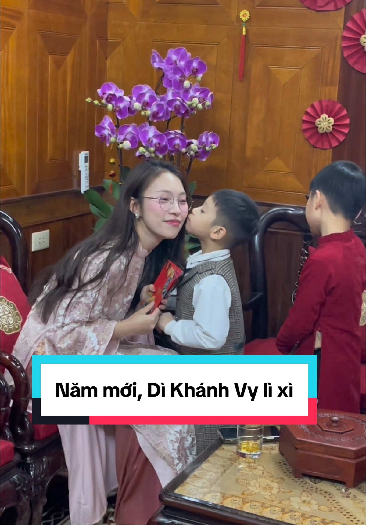 Năm mới, Dì Khánh Vy lì xì các cháu..Happy new year #happynewyear #khanhvyofficial #lixinammoi 