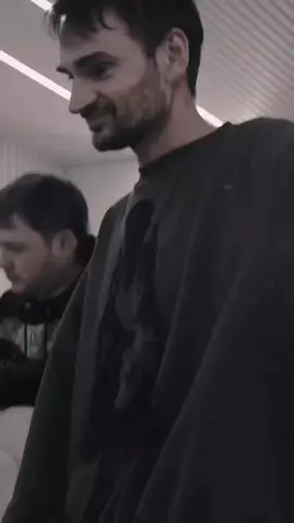 Bring Me The Horizon (BMTH), baru saja merilis versi cover dari lagu legendaris Oasis, Wonderwall. Lagu ini dirilis sebagai bagian dari Spotify Singles pada Rabu, 29 Januari 2025, dan langsung menarik perhatian publik, termasuk vokalis Oasis, Liam Gallagher. Melalui lagu 