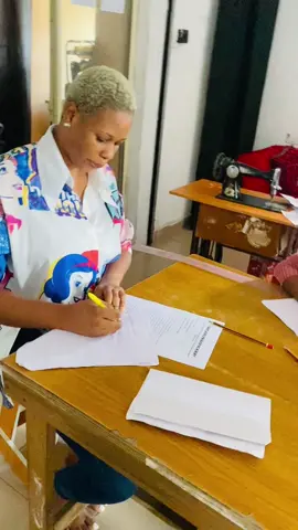 We have learnt the practical and theoretical aspect of our course outline. Our graduating students writing their END OF TRAINING EXAMINATION #viral_video #2025vibes #naijatiktok #foryoupage❤️❤️ #foryoupage❤️❤️ #fashionschoolinportharcourt #viraltiktokvideo #fashionschoolinportharcourt #fashiontiktok #2025 