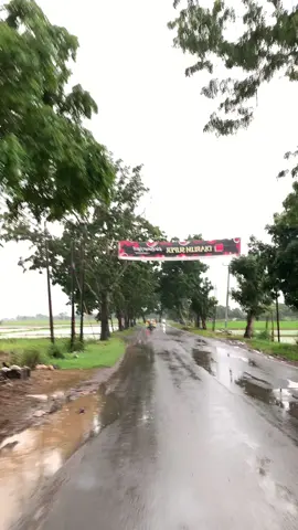 #fyppppppppppppppppppppppp #lewatberanda #jawapride #xybca #fypage #foryouu #4upage #trend #reels #sadvibes #sadsong #explorsubang #subangpride #jawabarat #infosubang #hujan🌧️ #gerimis #dennycaknan #guyonwaton 