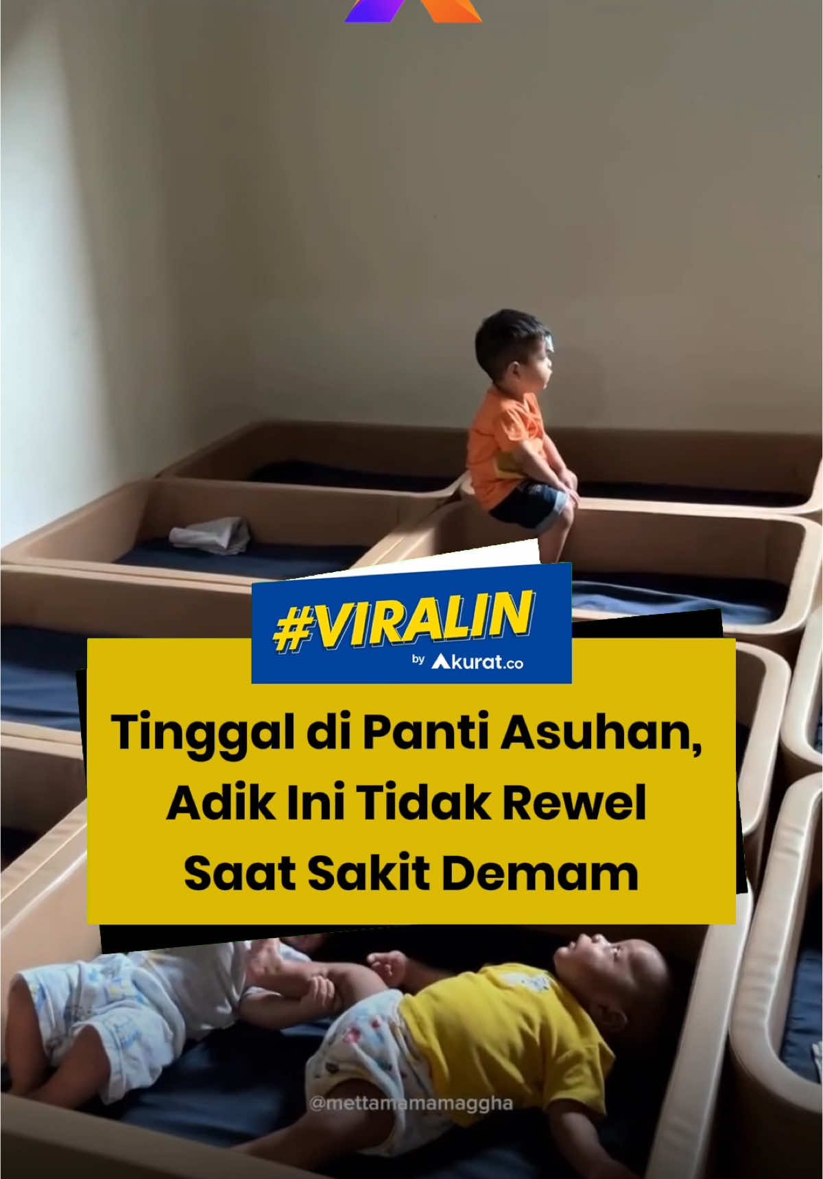 Sebuah momen haru datang dari seorang anak panti asuhan yang tengah mengalami demam namun tetap sabar dan tidak rewel.  Dalam video tersebut, terlihat anak tersebut merenung sembari duduk meski dalam kondisi kurang sehat.  Diketahui, anak tersebut bernama Azhlan tetap tersenyum dan tidak menangis ketika sakit. 🎥Source: IG/mettamamamaggha #viral #pantiasuhan #anakkecil #sakitdemam #momensedih #akuratco 