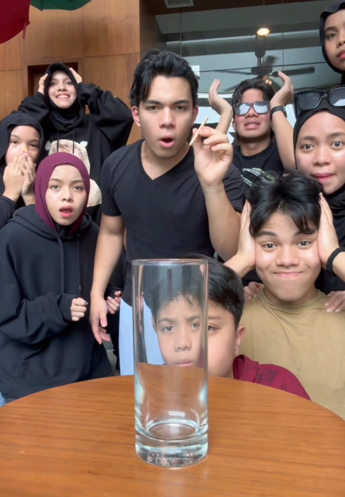 Umroh gratis bareng Gen Halilintar 🤲🏻😭 Syarat dan ketentuan:  1. Follow & Subscribe @Chatour Travel & @genhalilintar di semua platform media sosial. 2. Buat video tentang Chatour  - anniversary ke 17thn umroh bareng Gen Halilintar terbangin 9 pesawat dalam satu hari, dengan paket umroh termurah!  - tema “17 tahun berkarya, berharga” - minimal 60 detik  3. Upload ke semua sosmed anda dengan hashtag #Milad17Chatour #chatourxgenhalilintar tag @chatour.official @genhalilintar Pengumuman : 10 nominasi terbaik diumumkan tiap bulan hingga Juni 2025. Pemenang “gratis umroh bersama orang tersayang” diumumkan 7 Juli 2025. Info lengkapnya Hubungi: +628975372452