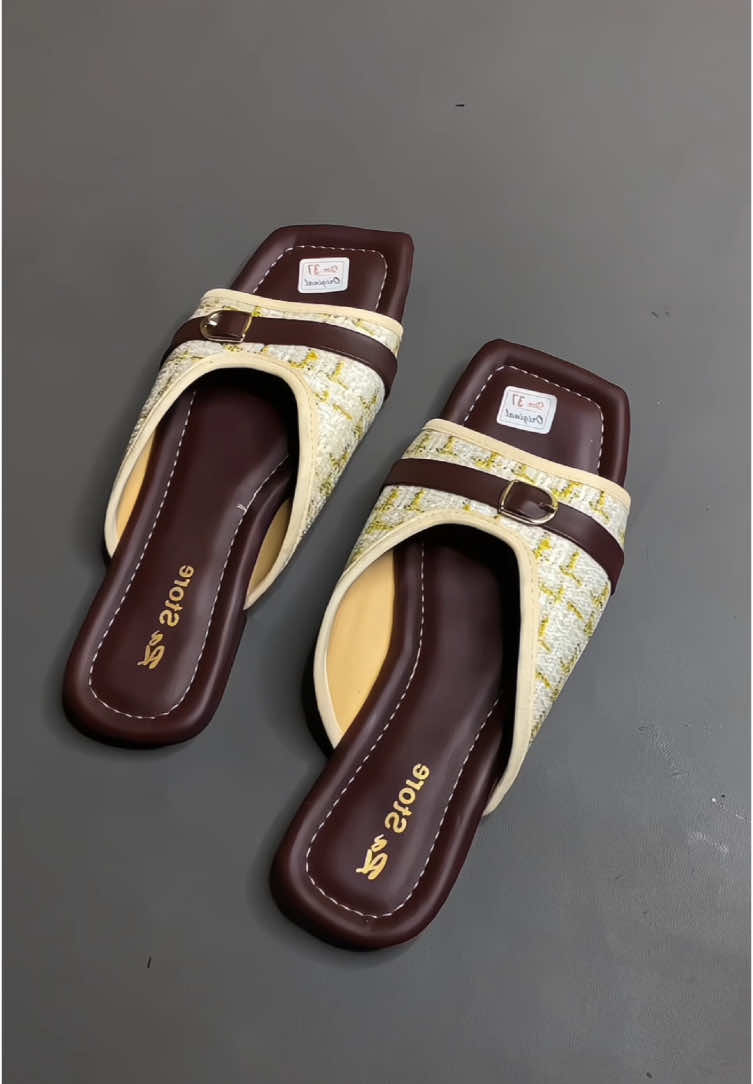 Cantik🥹🦋🍒#rekomendasisandal #sandal #burgundy #sandalwanita #sandalviral #sandalkekinian #sera #sandalflat #sandalmurah #sandallucu #outfitideas #ootdfashion #sandalslipon #outfitinspo #OOTD #fyppppppppppppppppppppppp 